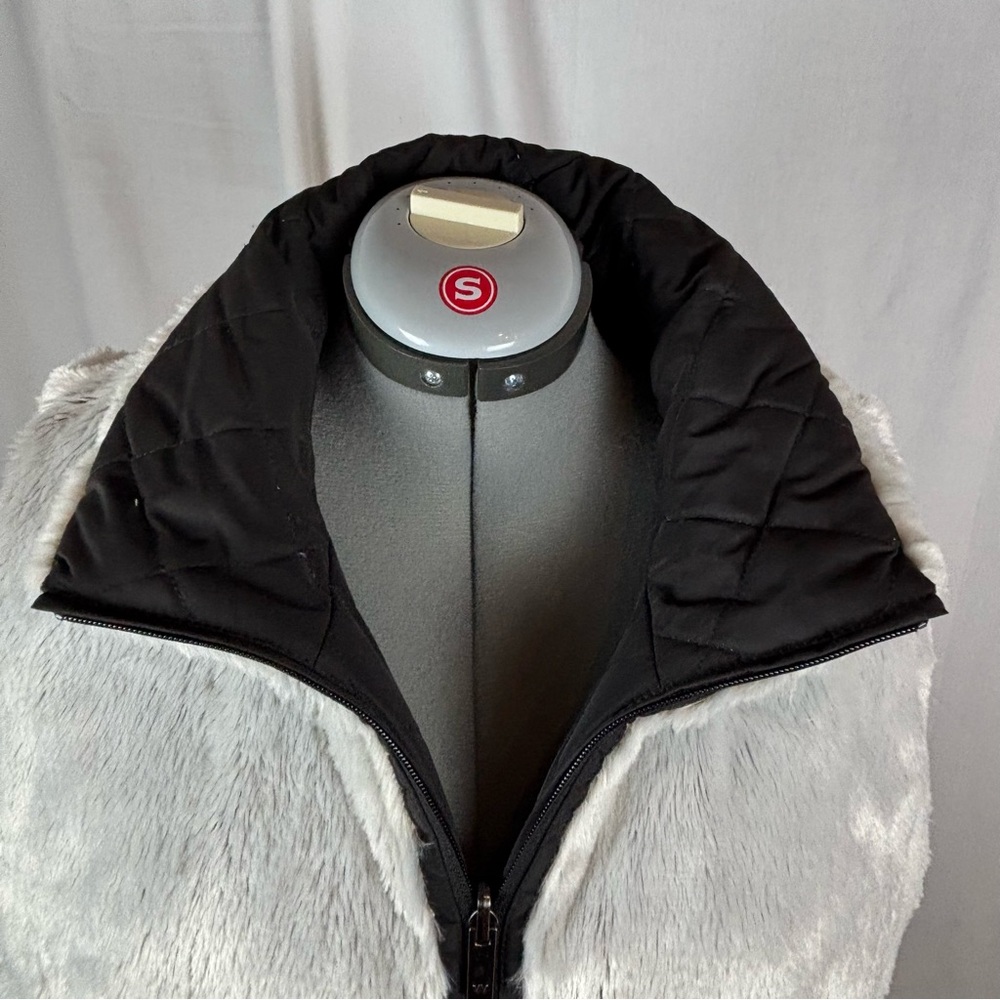 Weatherproof Reversible Quilted Vest with Faux Fur Trim‎ Woman's XL - Picture 8 of 13